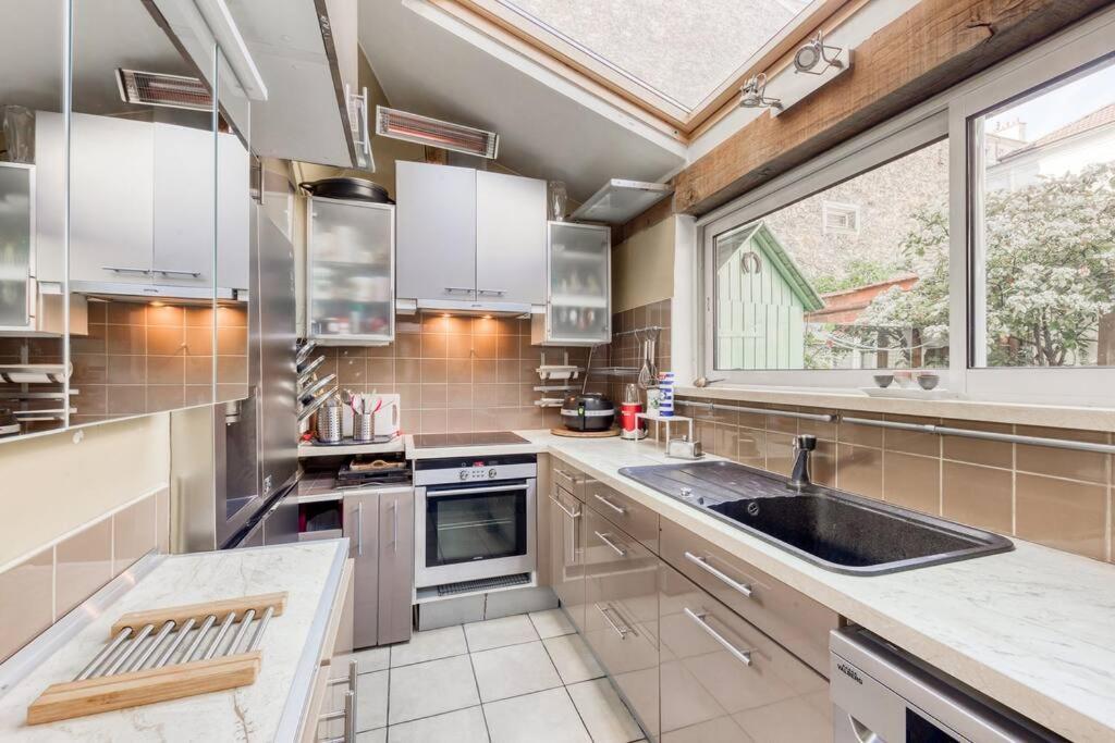 Appartement De Caractere Avec Jardinet Privatif A 1 Min Metro 1, Paris, Disneyland Vincennes Extérieur photo