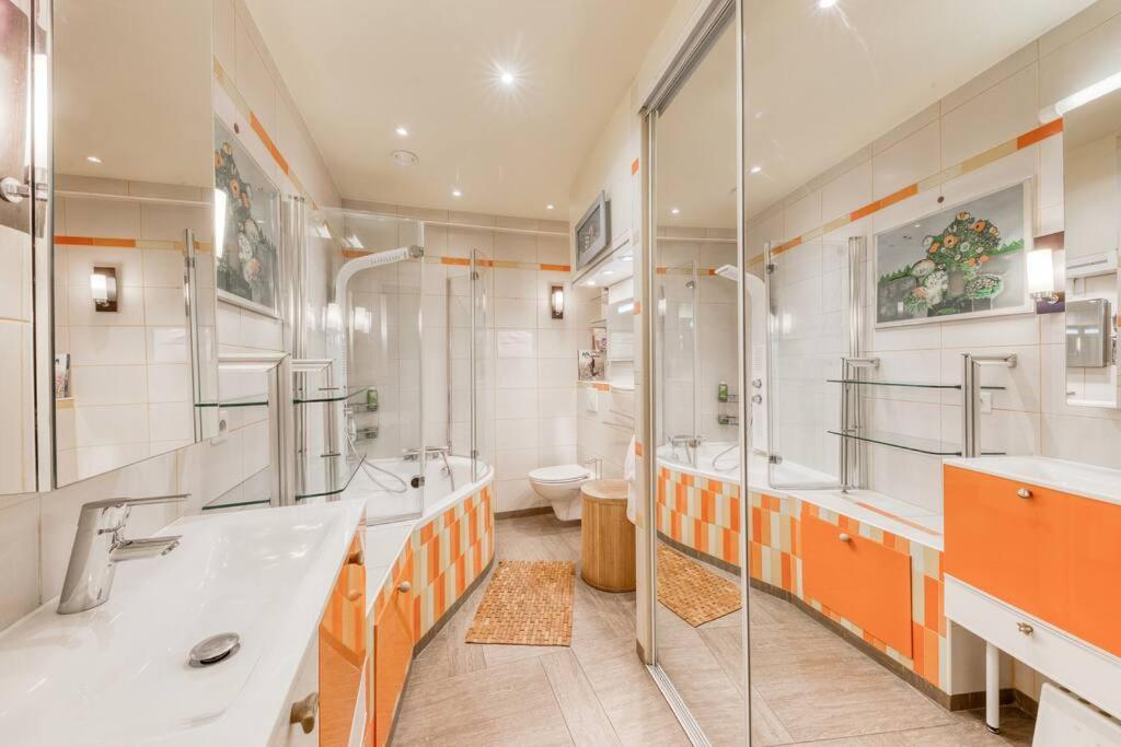 Appartement De Caractere Avec Jardinet Privatif A 1 Min Metro 1, Paris, Disneyland Vincennes Extérieur photo